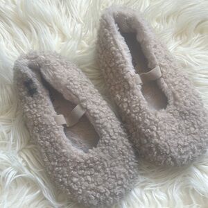 Zara girls  Fuzzy Slippers